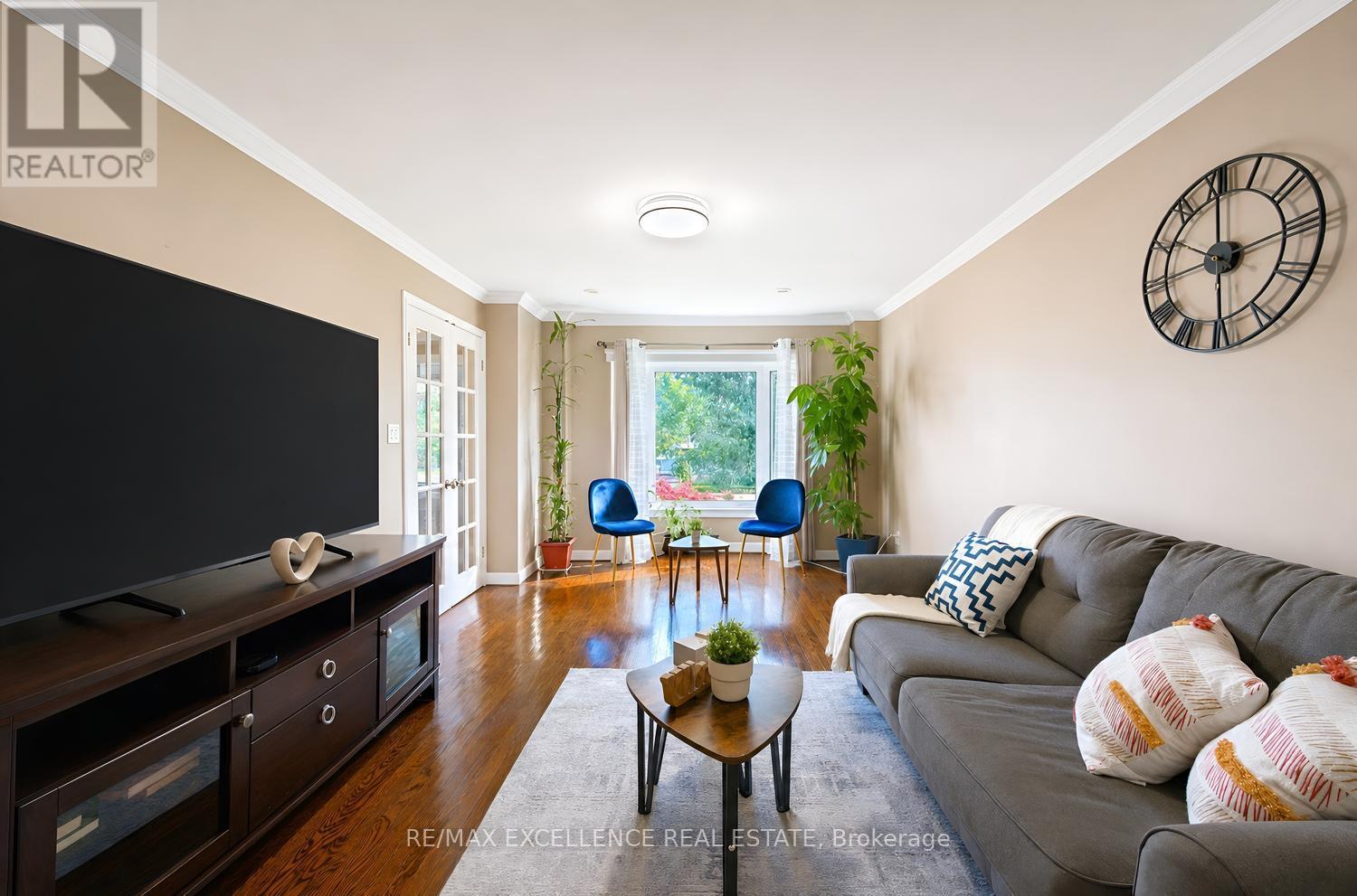 24 LILLY CRESCENT - 7