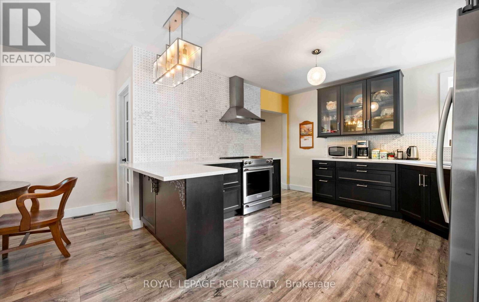 7 THIRD AVENUE - 15