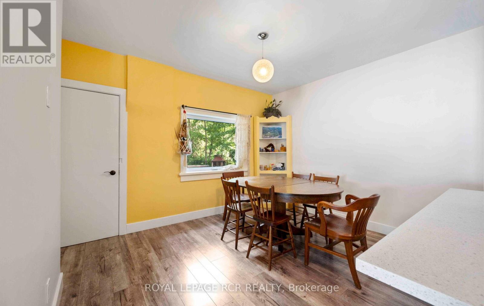 7 THIRD AVENUE - 20
