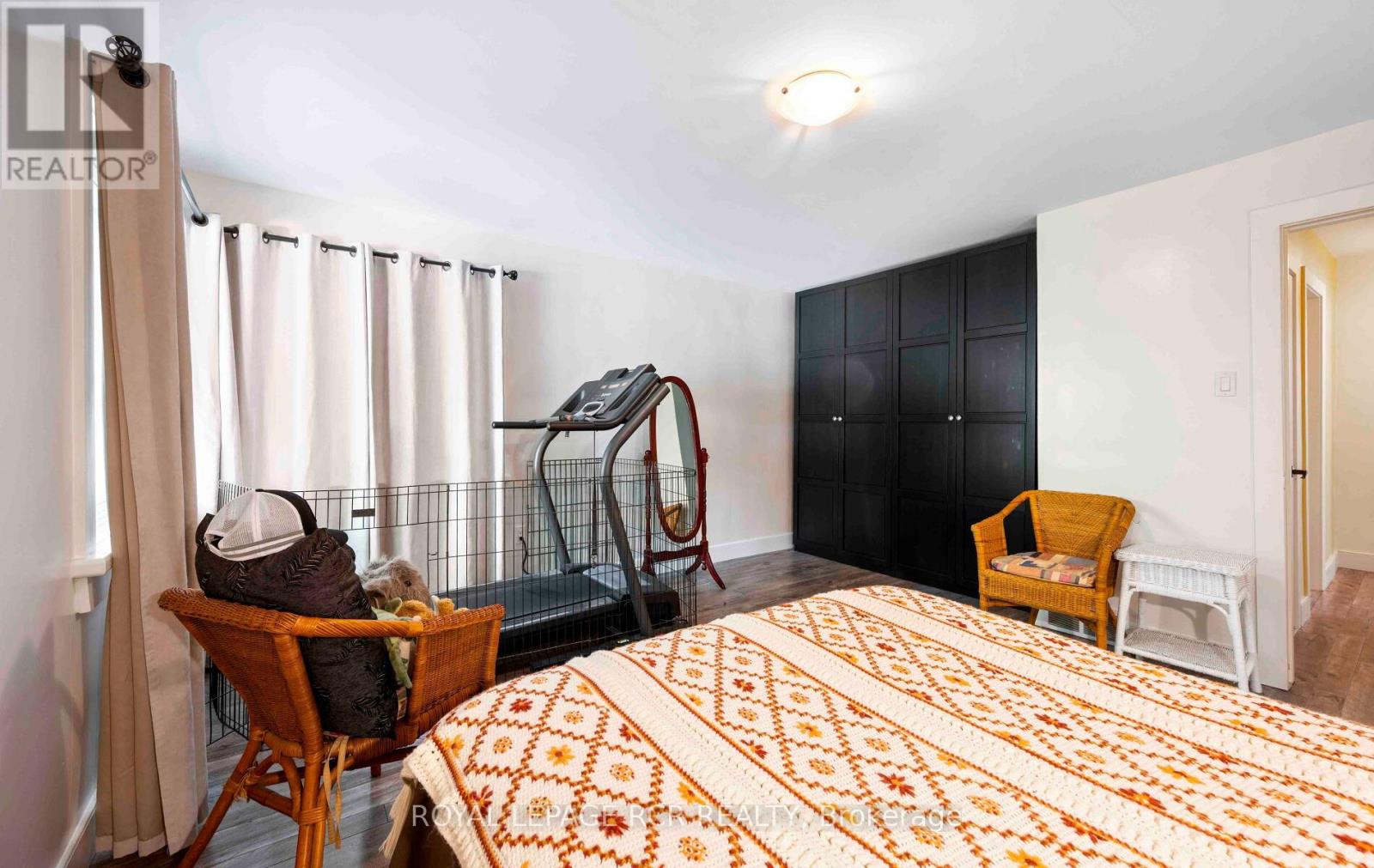 7 THIRD AVENUE - 25