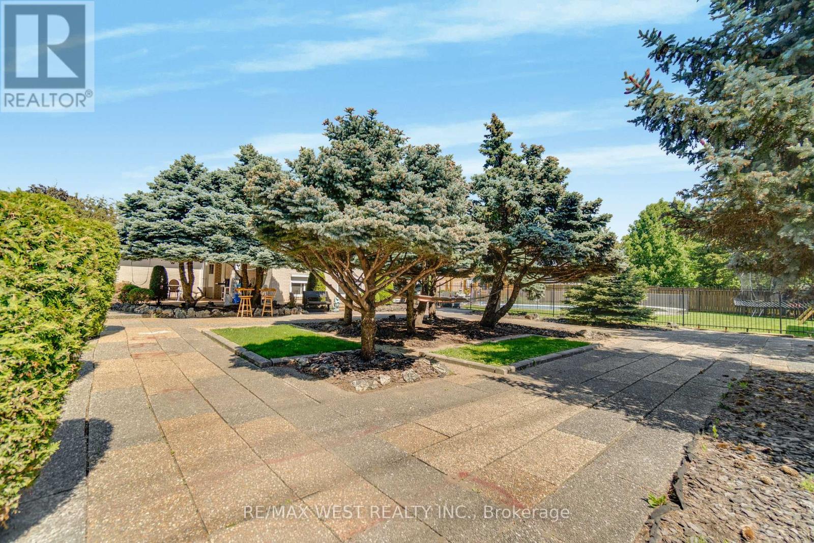2765 BUSHLAND CRESCENT - 10