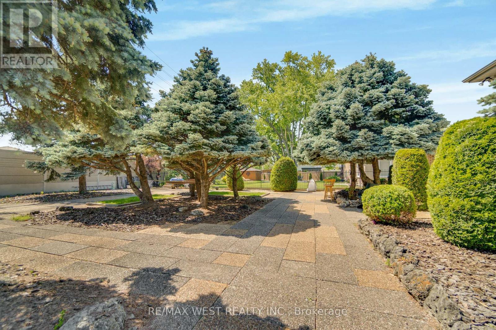 2765 BUSHLAND CRESCENT - 11