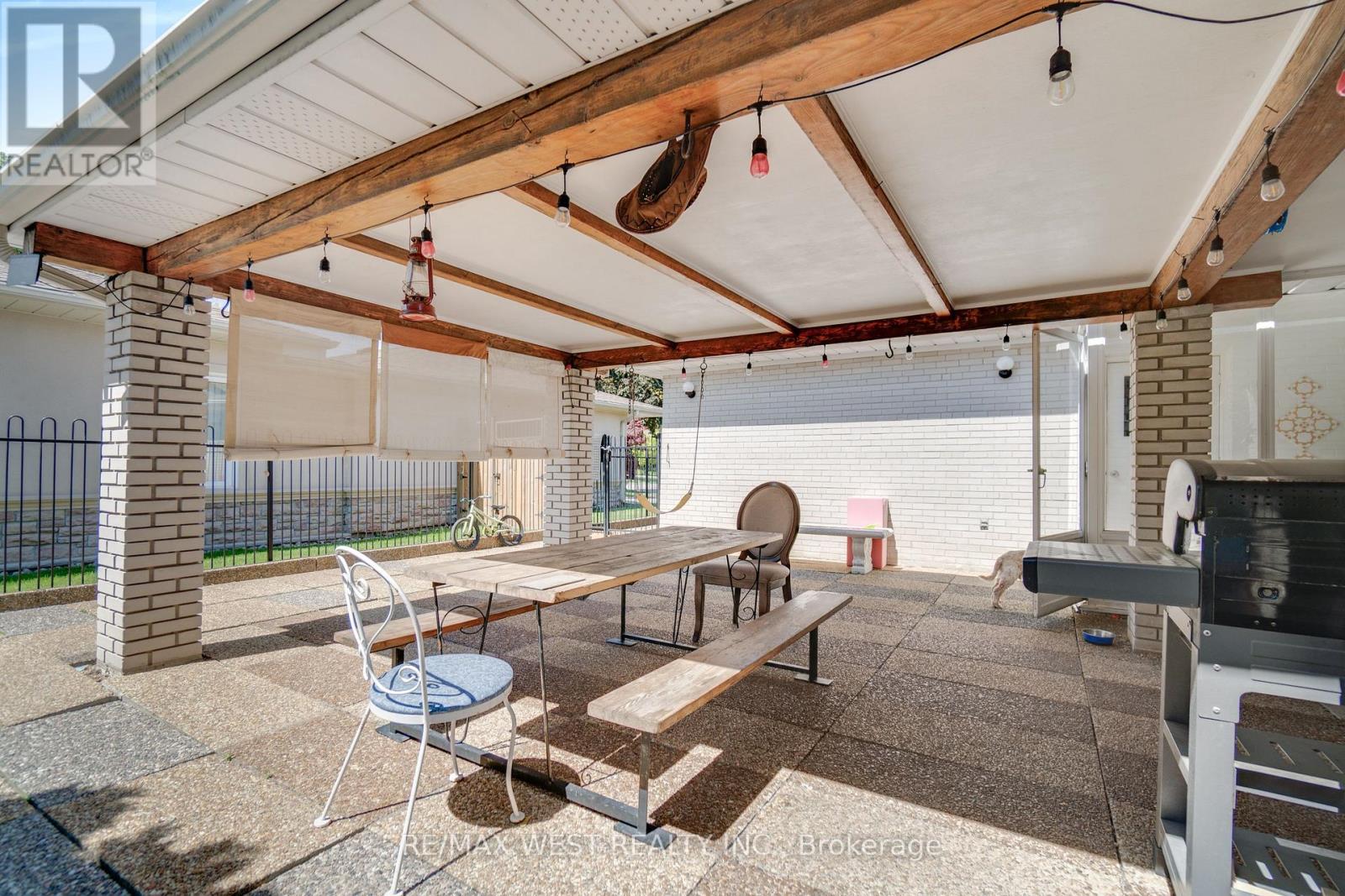 2765 BUSHLAND CRESCENT - 12