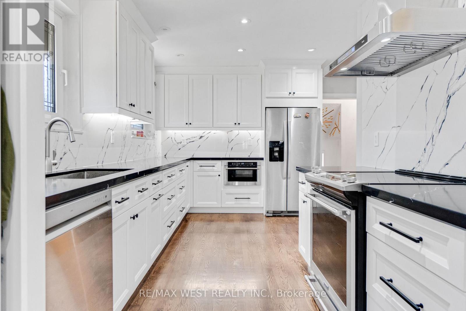 2765 BUSHLAND CRESCENT - 6