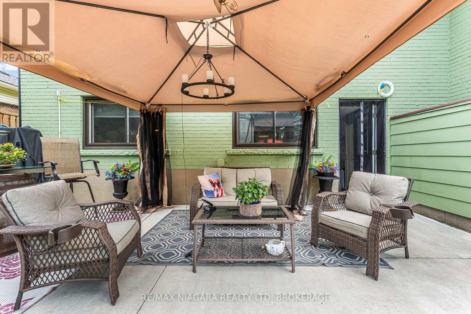 671 RIDGE ROAD N - 35