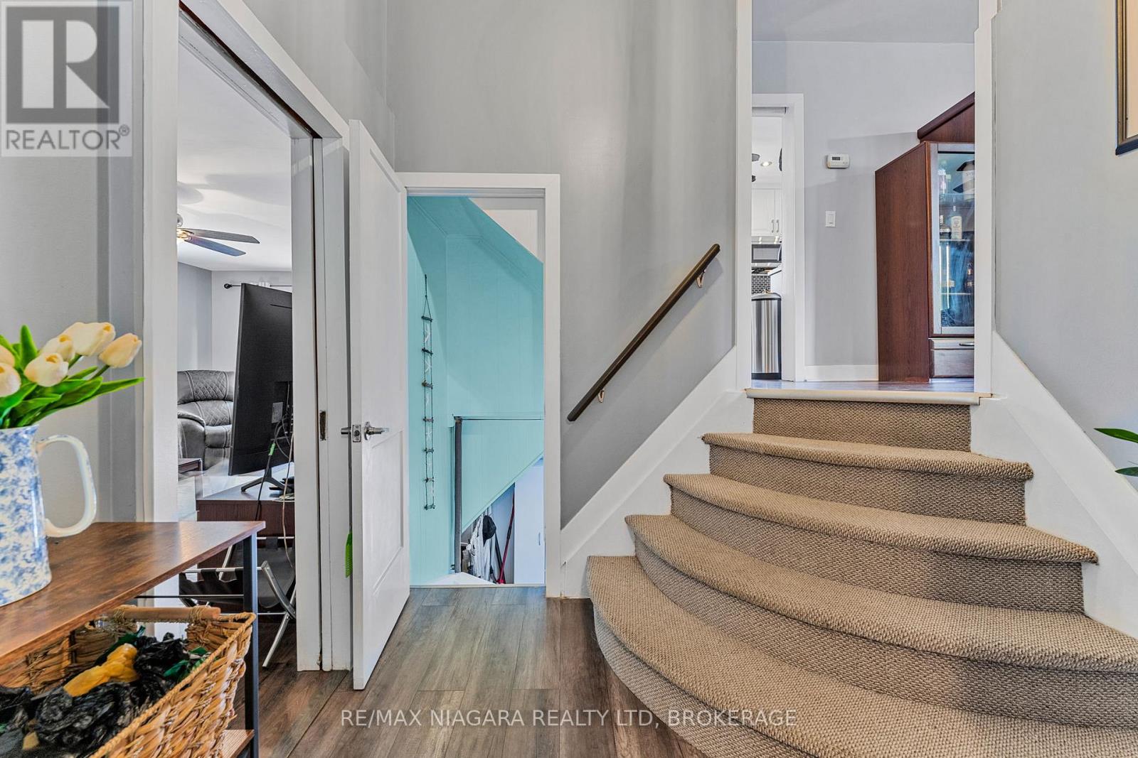 671 RIDGE ROAD N - 4
