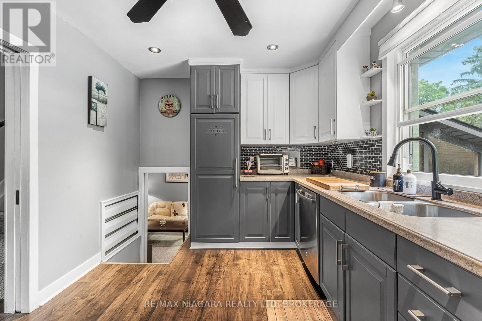 671 RIDGE ROAD N - 9