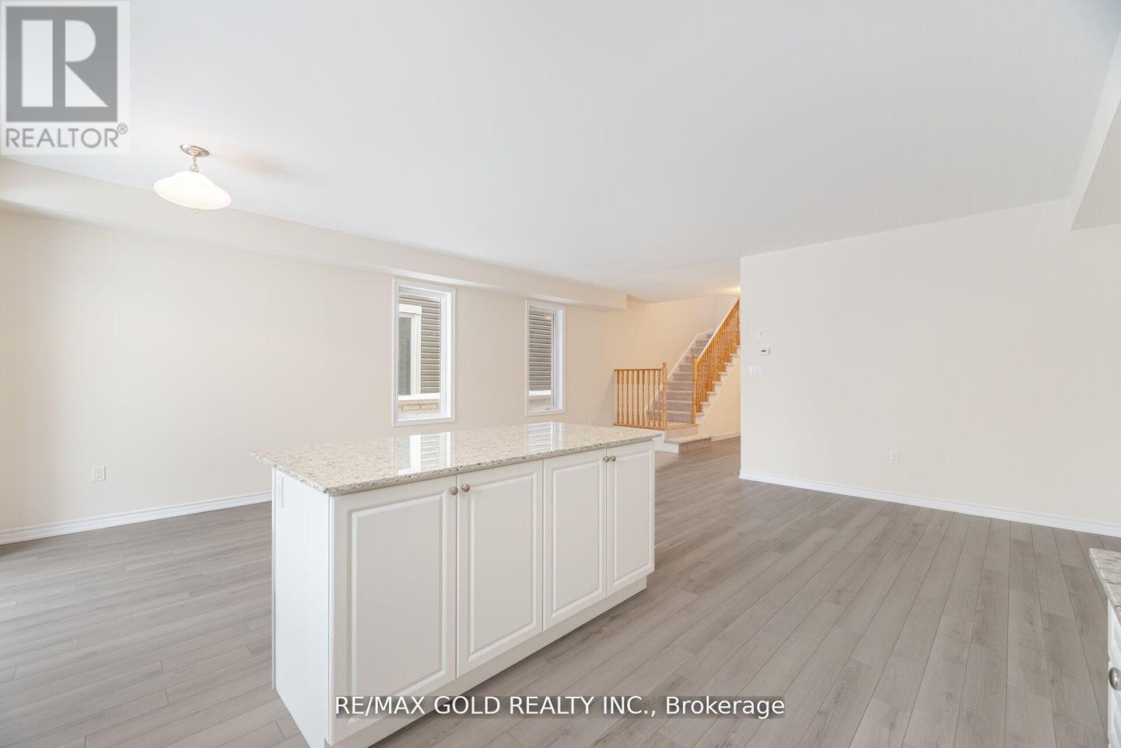 109 MOLOZZI STREET - 16