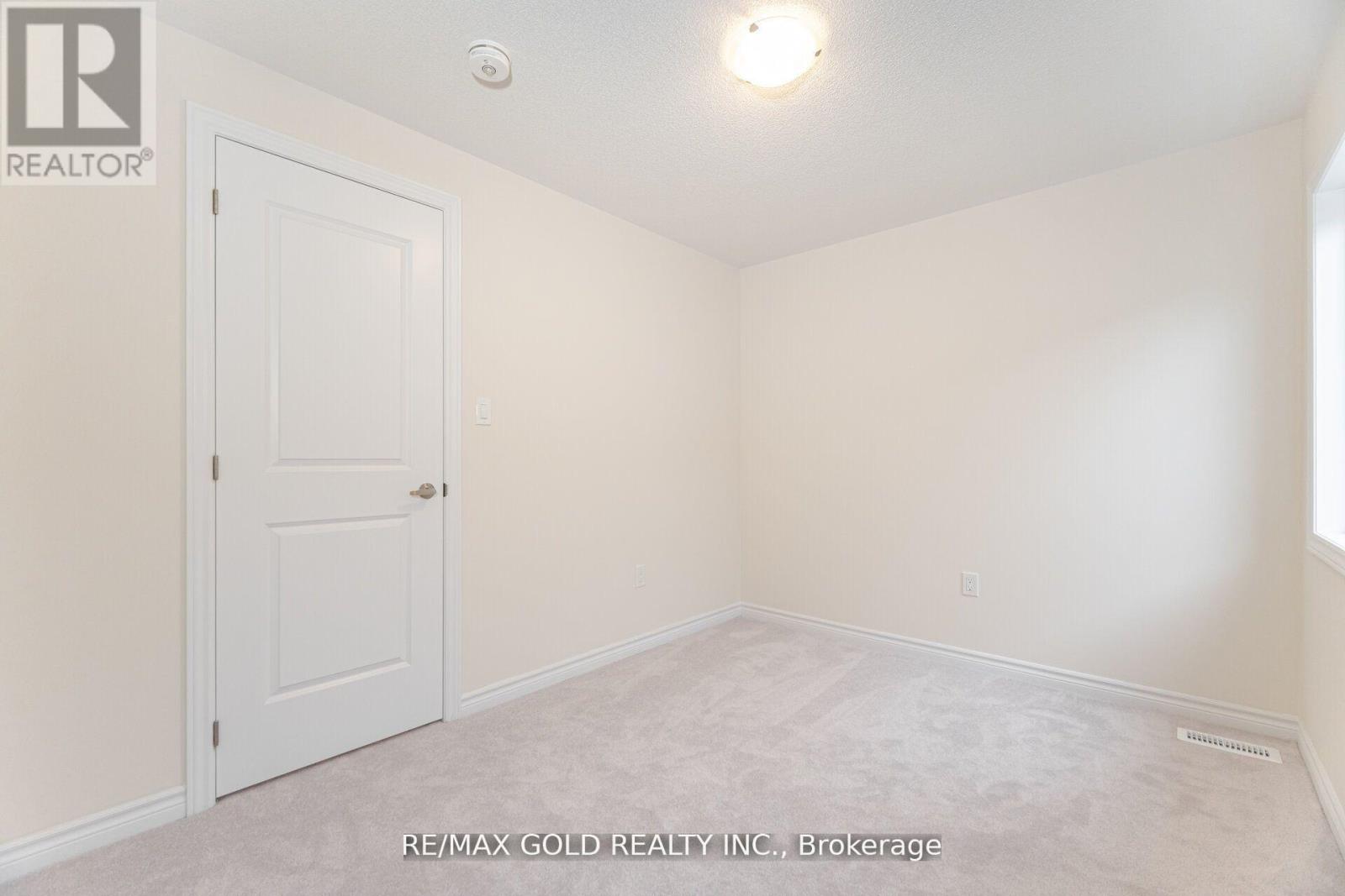 109 MOLOZZI STREET - 32