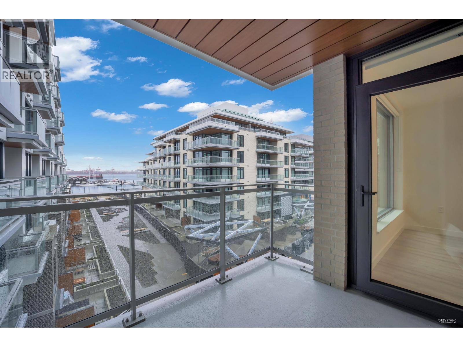 401 755 HARBOURSIDE DRIVE, North Vancouver