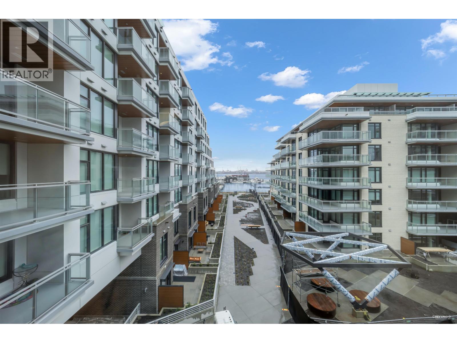 401 755 HARBOURSIDE DRIVE, North Vancouver