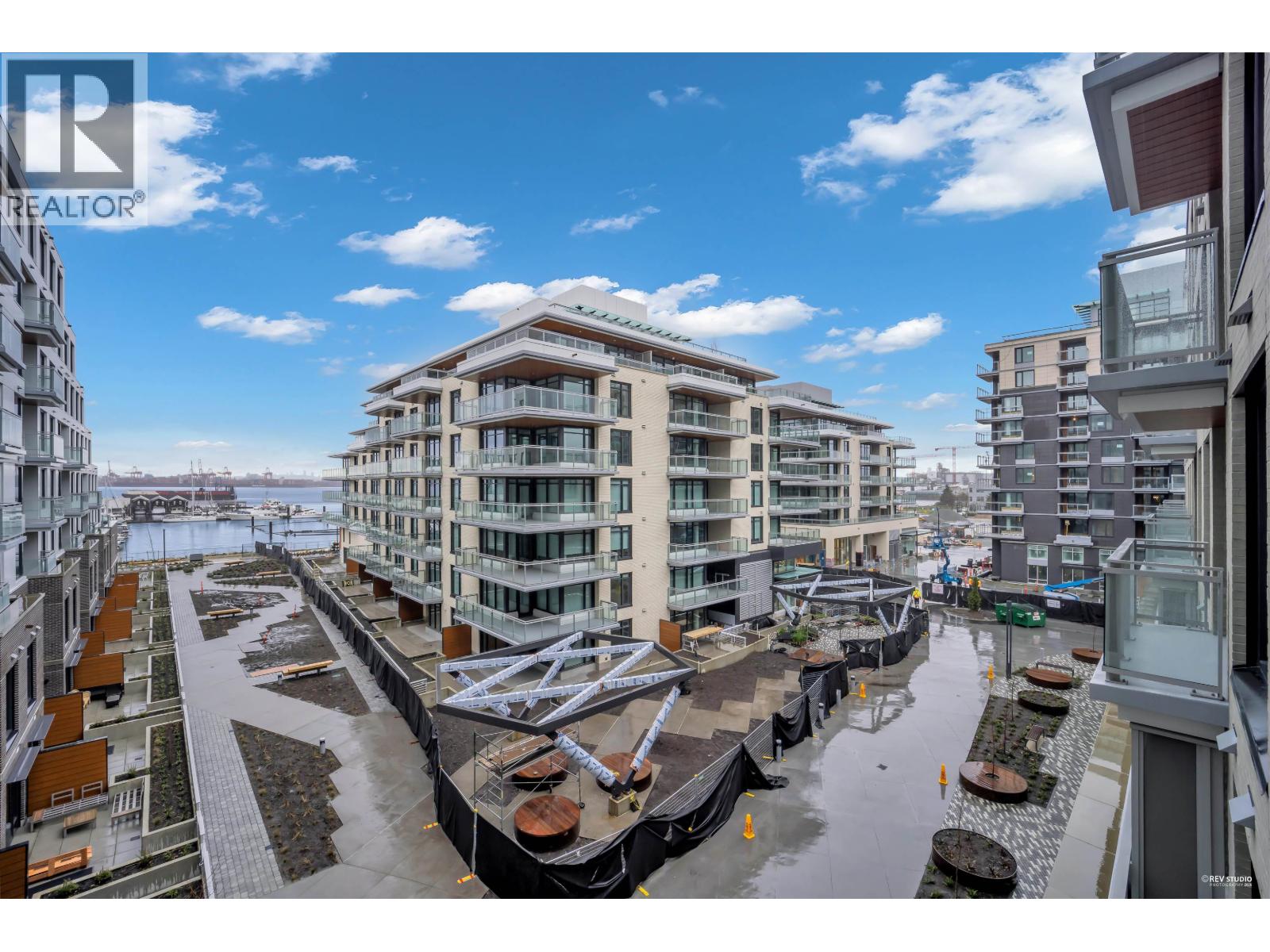 401 755 HARBOURSIDE DRIVE, North Vancouver