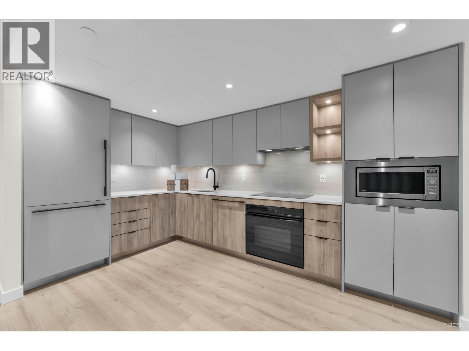 401 755 HARBOURSIDE DRIVE, North Vancouver