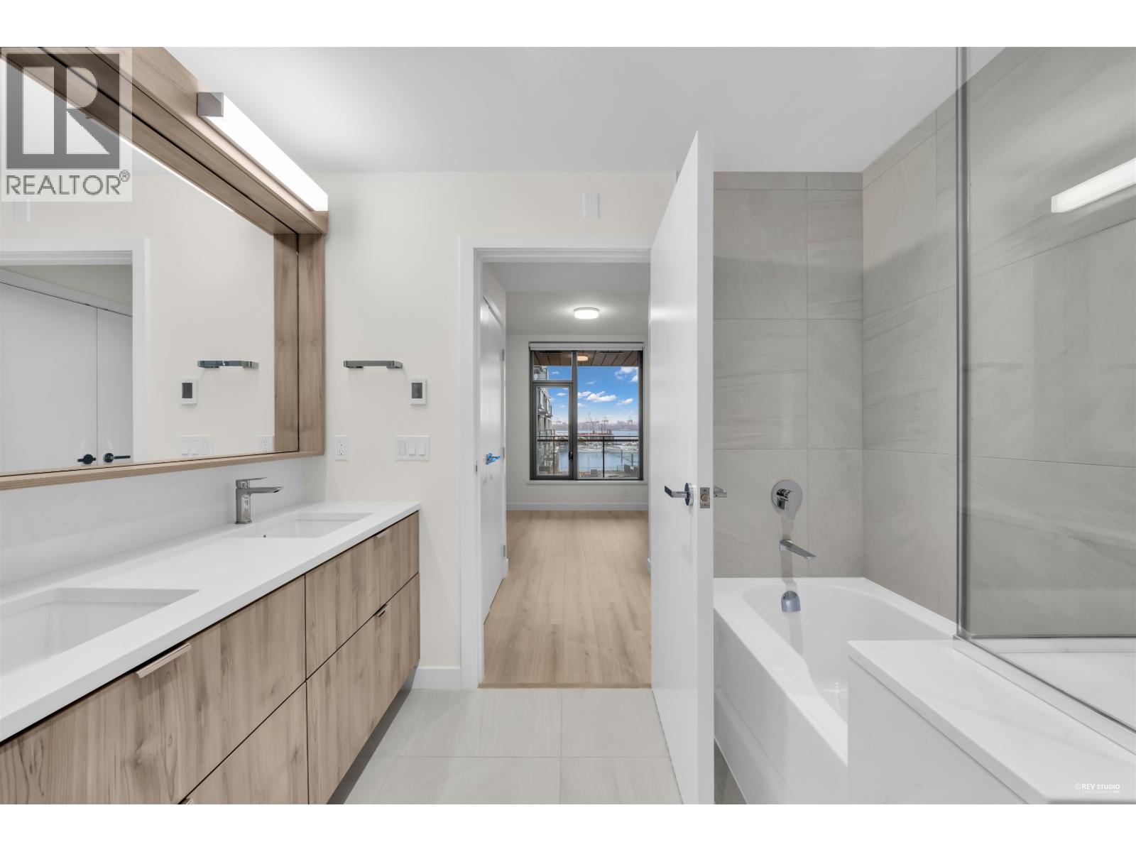 401 755 HARBOURSIDE DRIVE, North Vancouver