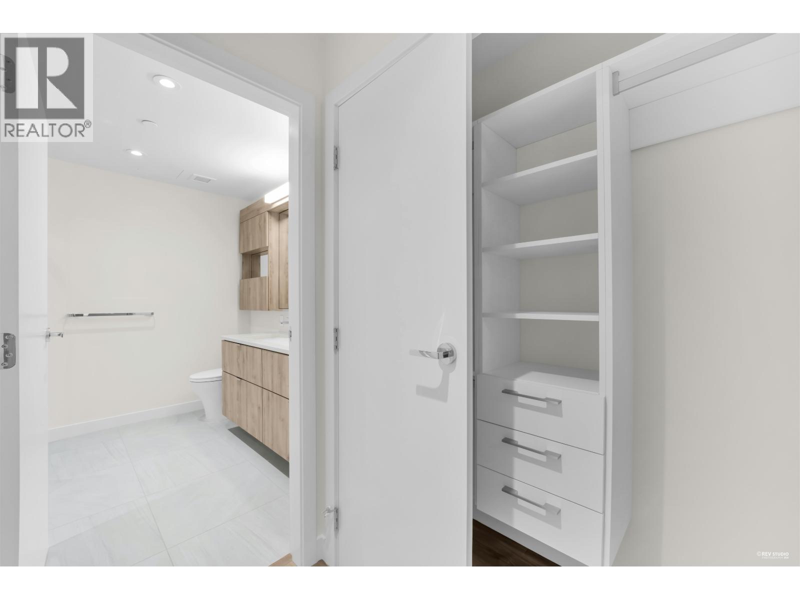 401 755 HARBOURSIDE DRIVE, North Vancouver