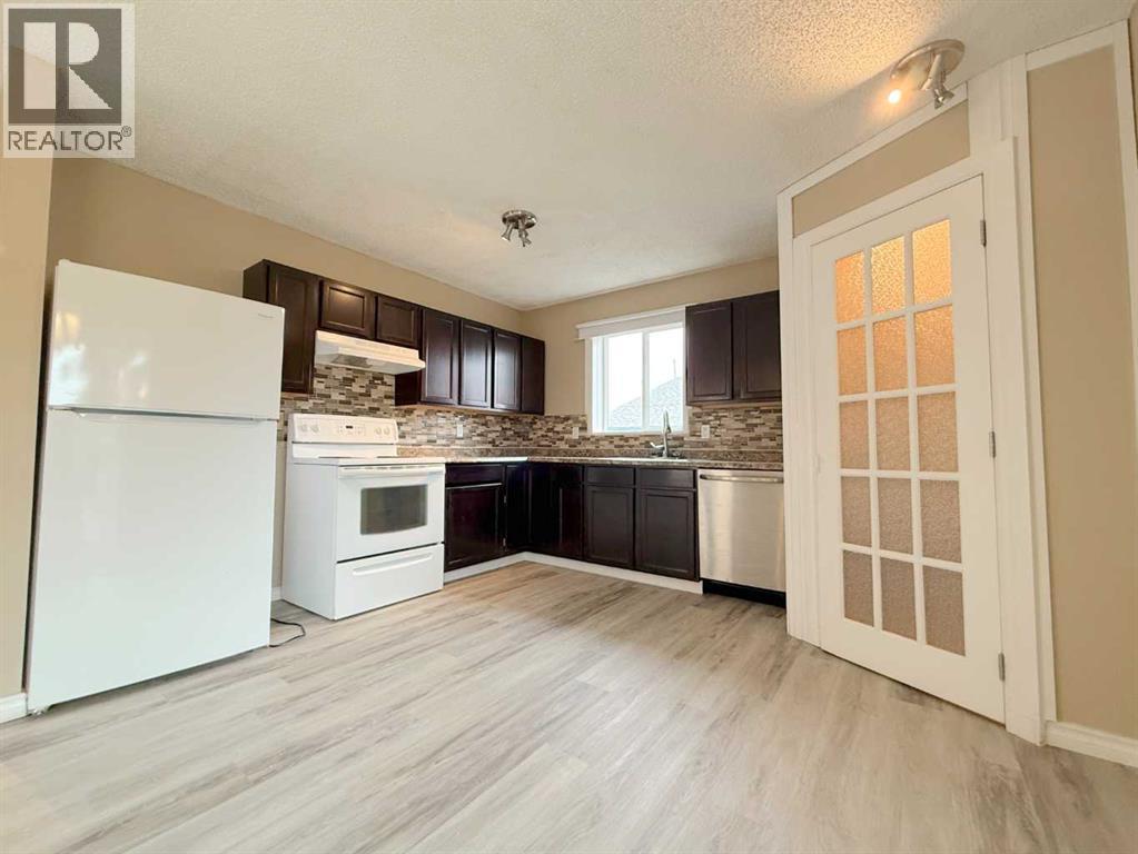 3209 45 Avenue - photo 5