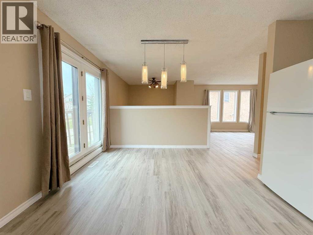 3209 45 Avenue — photo 7
