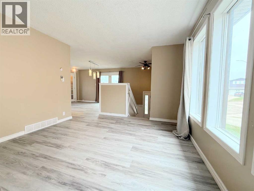 3209 45 Avenue — photo 9