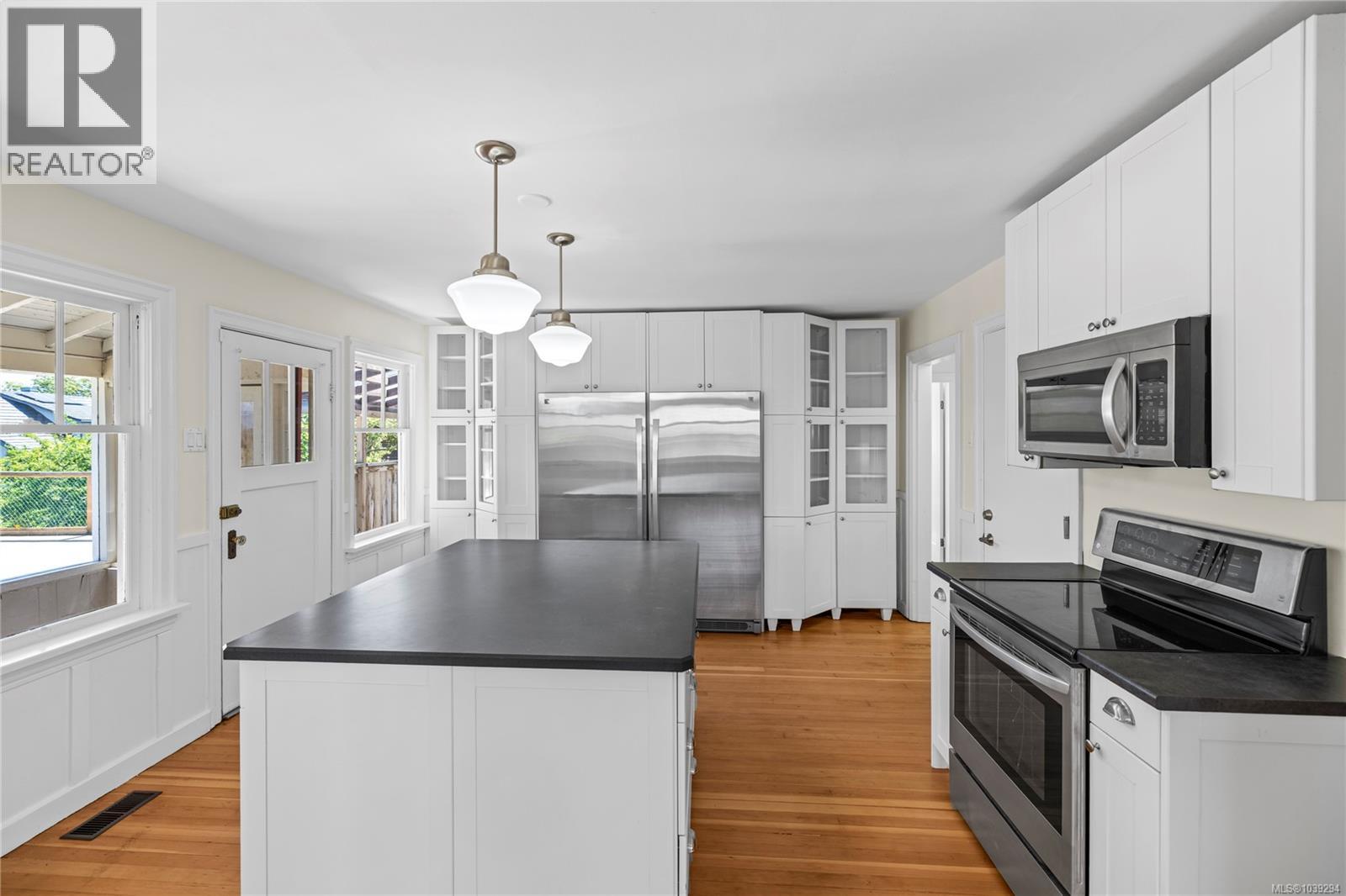 292 Machleary St - 11