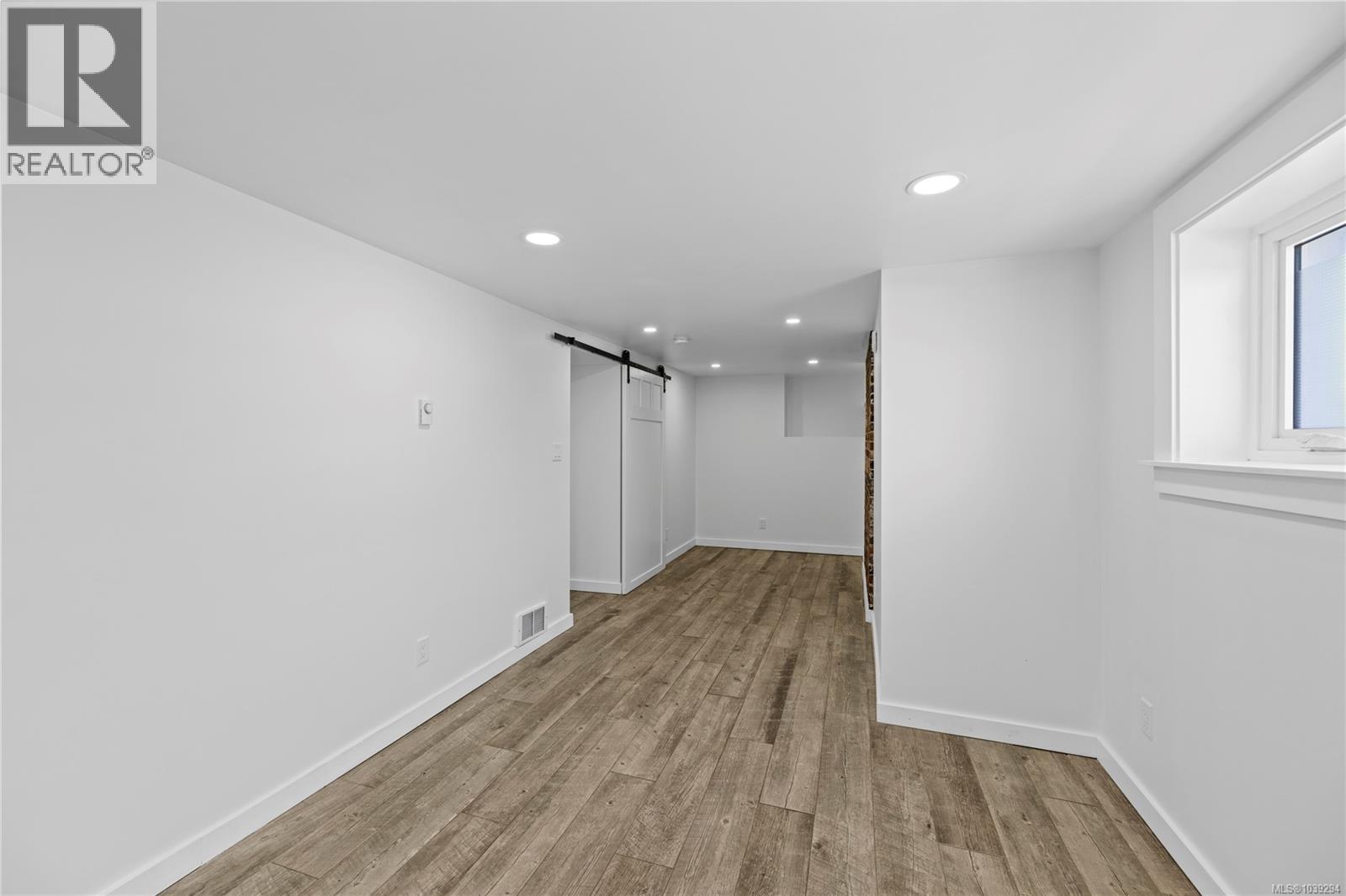 292 Machleary St - 36