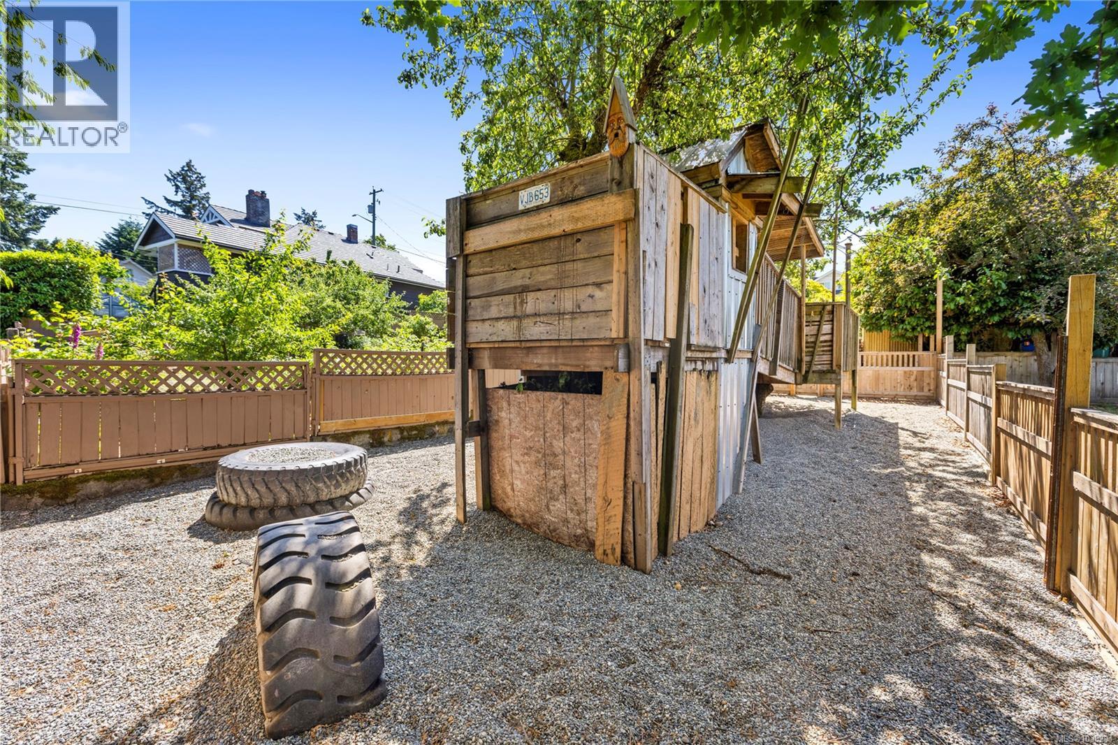 292 Machleary St - 69