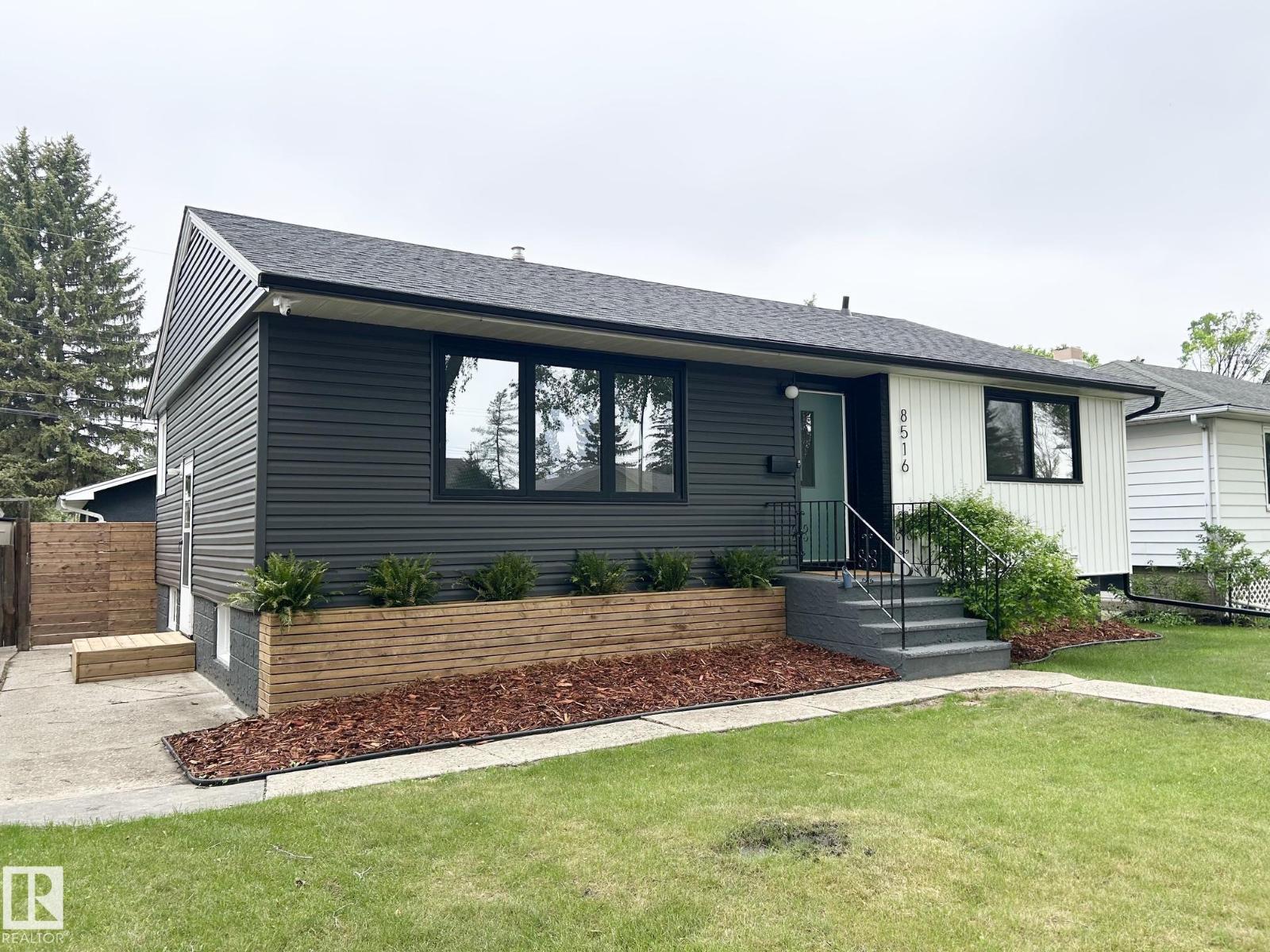 8516 64 AV NW - 3