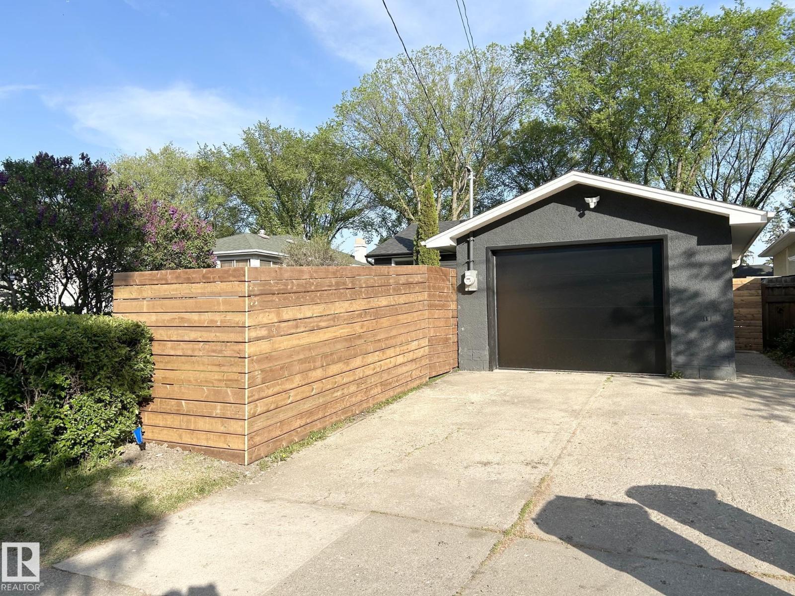 8516 64 AV NW - 51