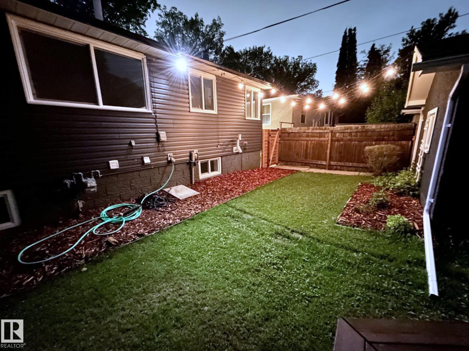 8516 64 AV NW - 52