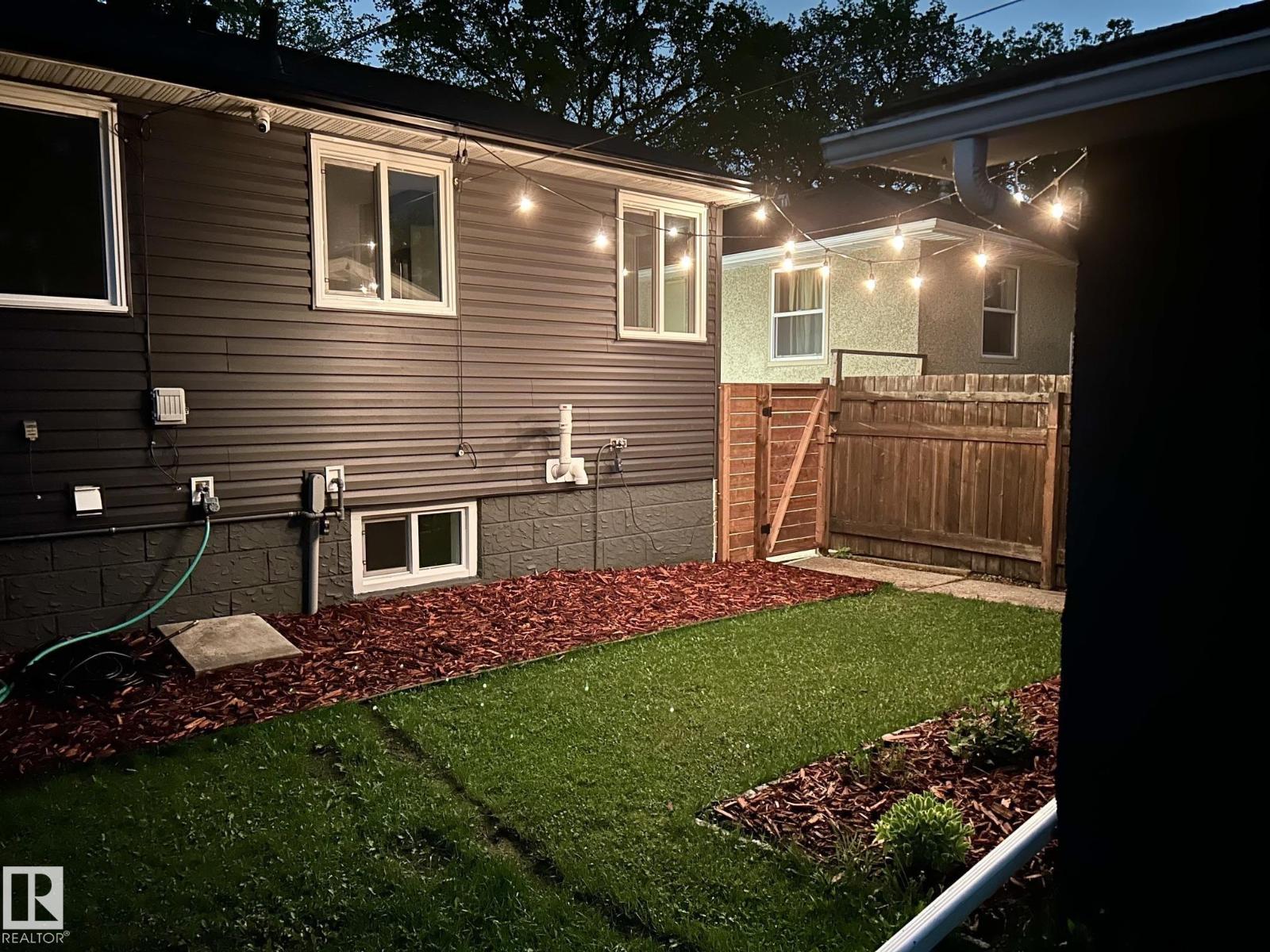 8516 64 AV NW - 53