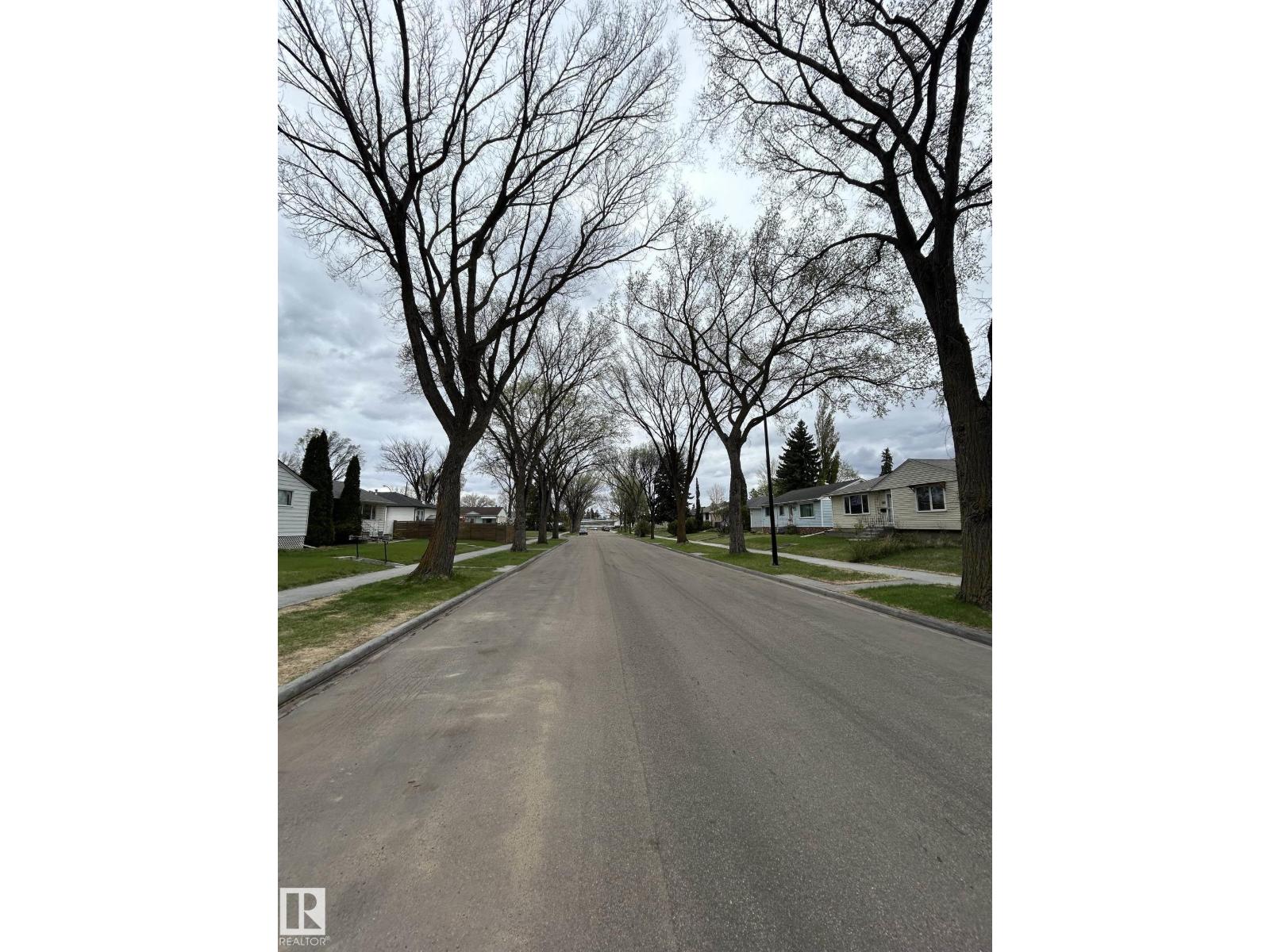 8516 64 AV NW - 54