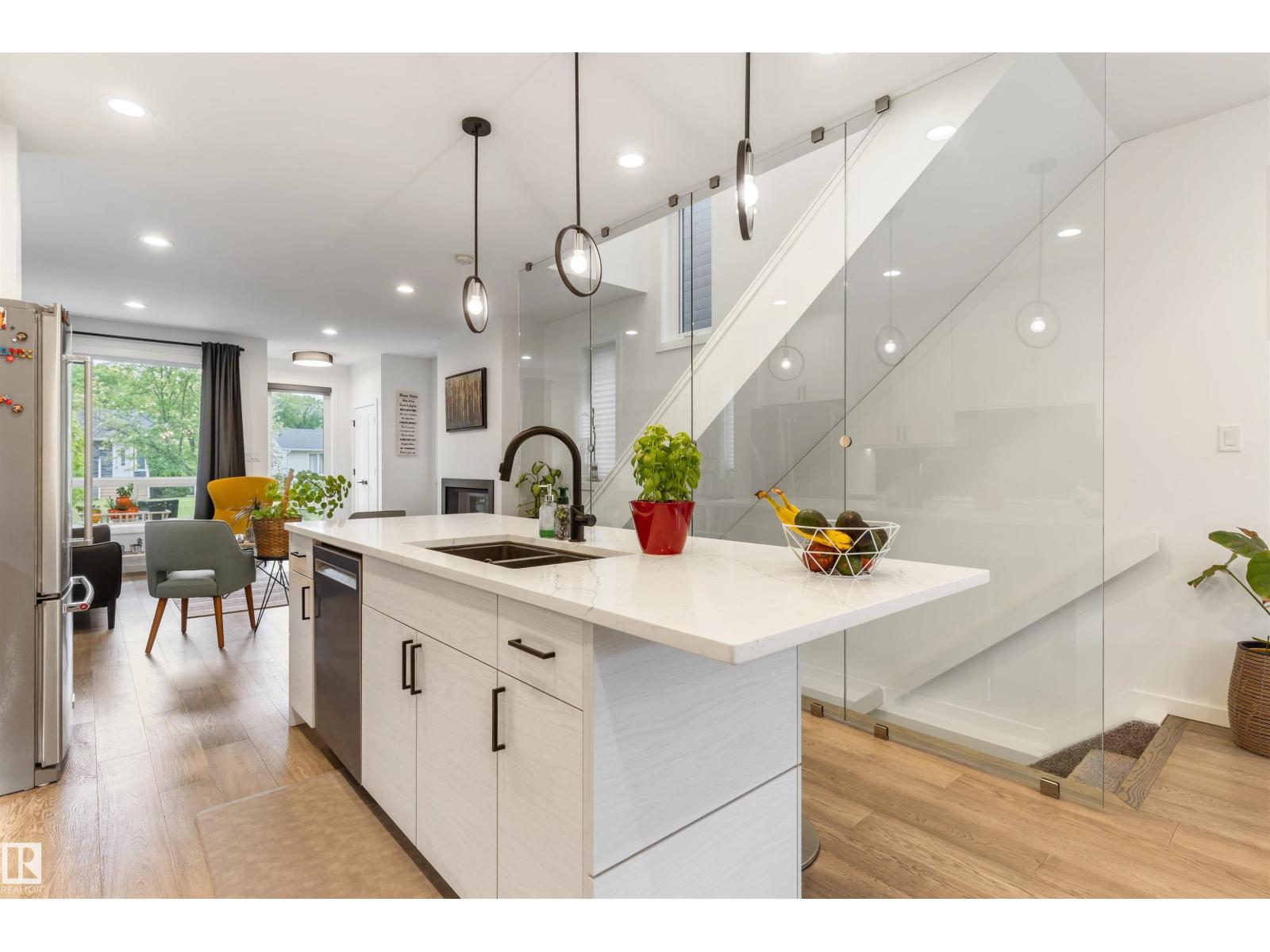 9124 73 AV NW - 9