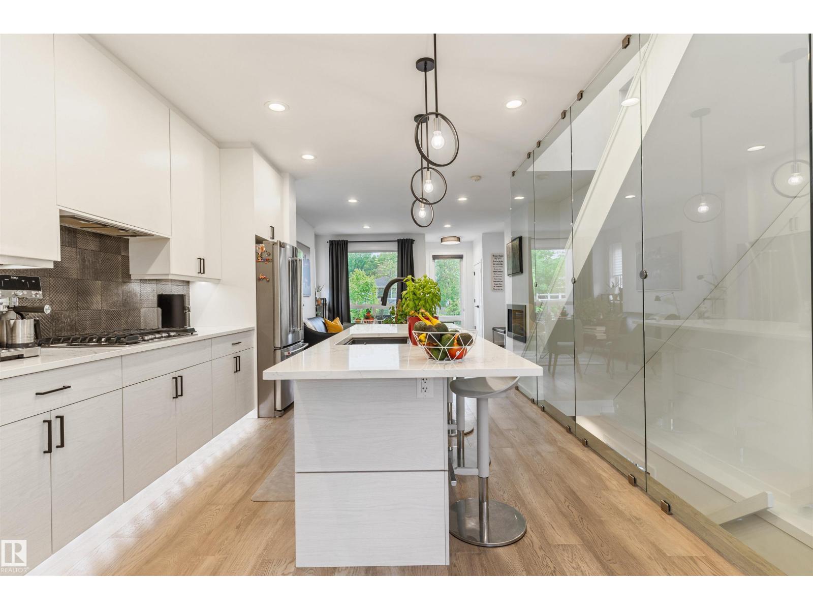 9124 73 AV NW - 11