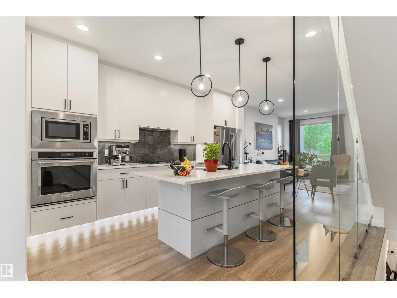 9124 73 AV NW - 12