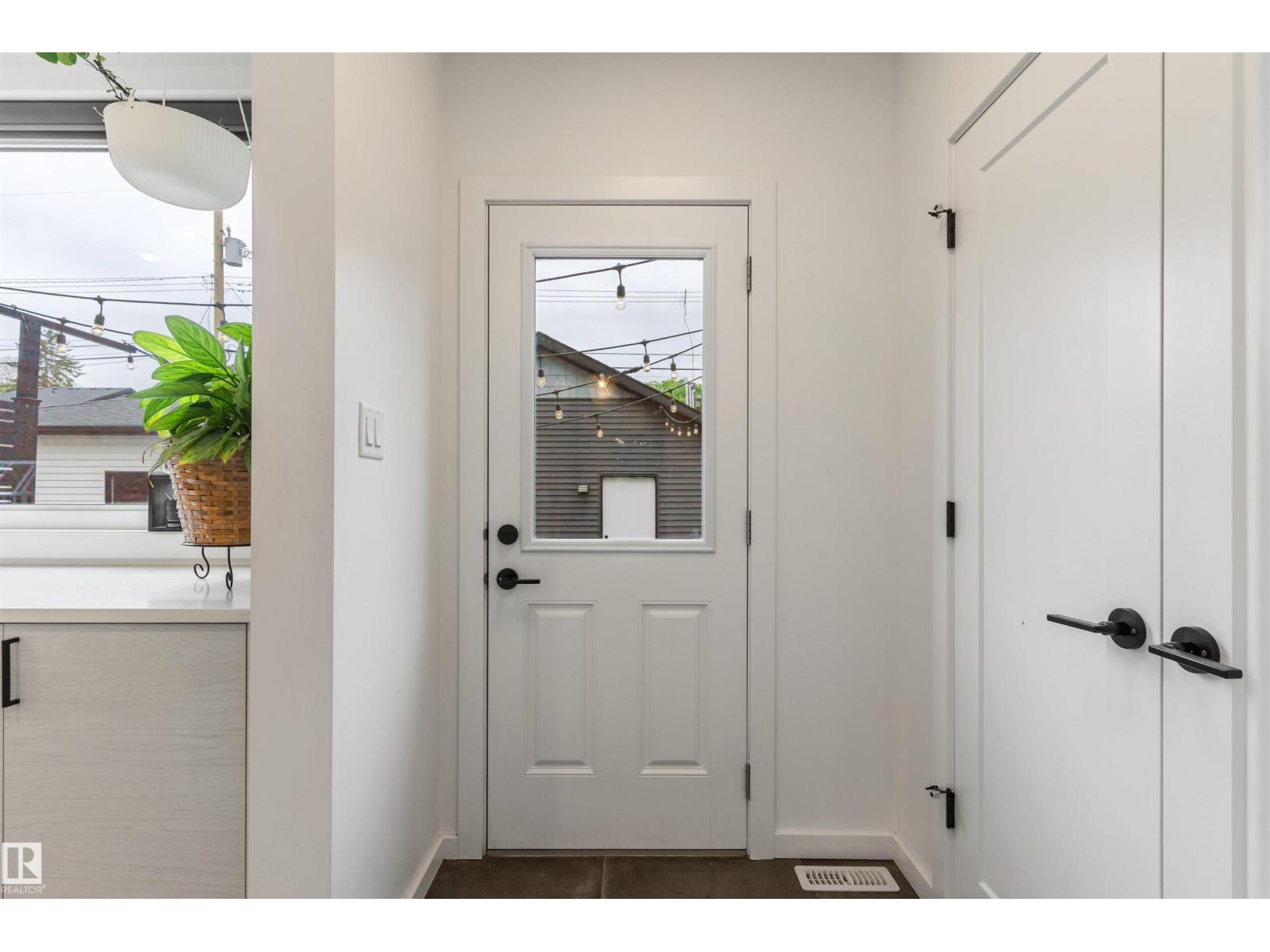 9124 73 AV NW - 17