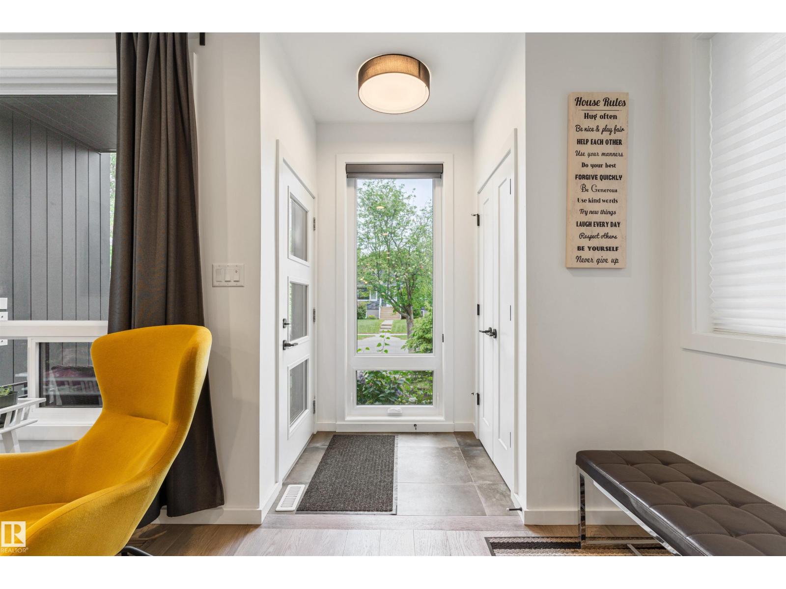 9124 73 AV NW - 3