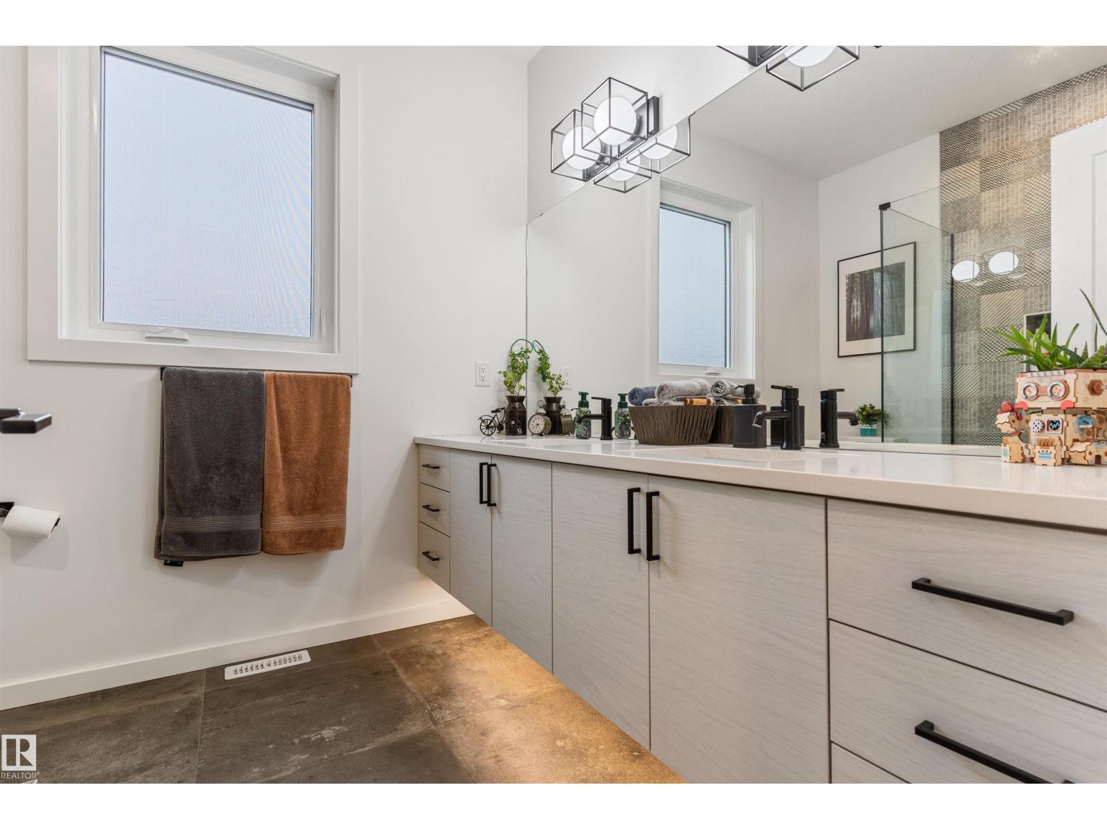 9124 73 AV NW - 22