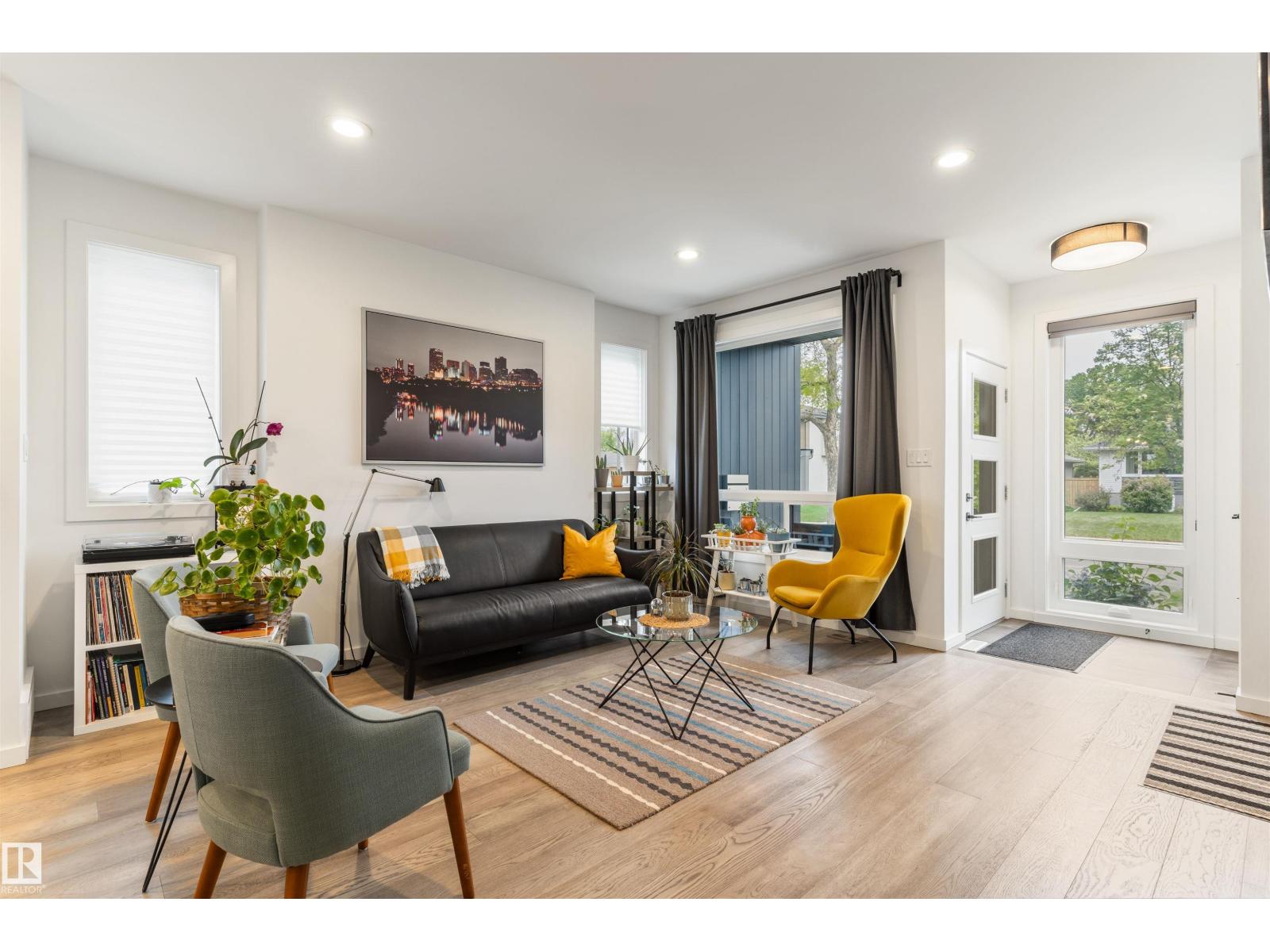 9124 73 AV NW - 4
