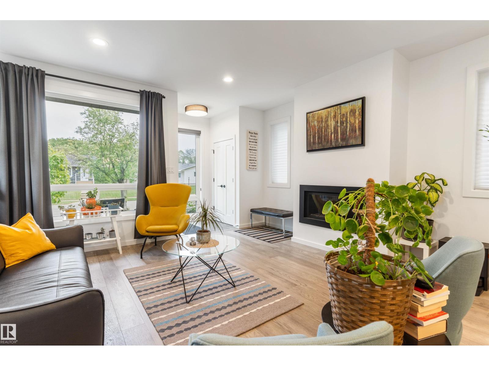 9124 73 AV NW - 5