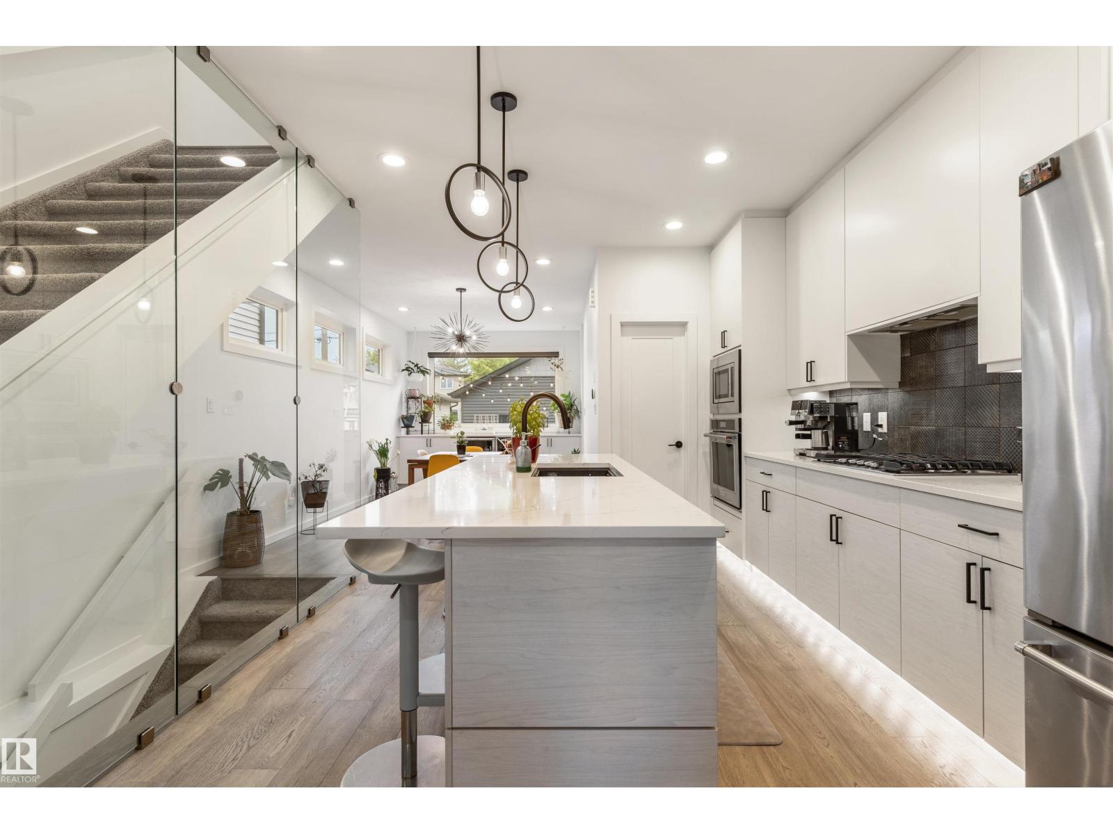 9124 73 AV NW - 7