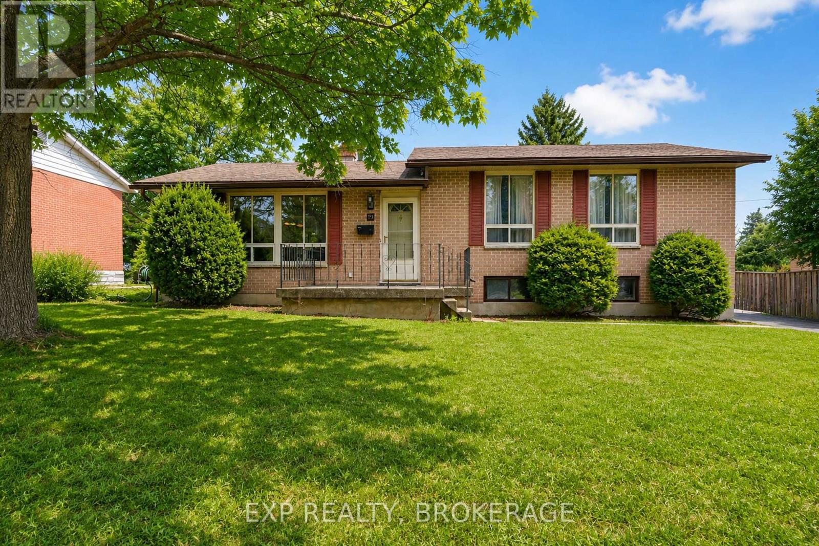 19 CONVAY CRESCENT - 1