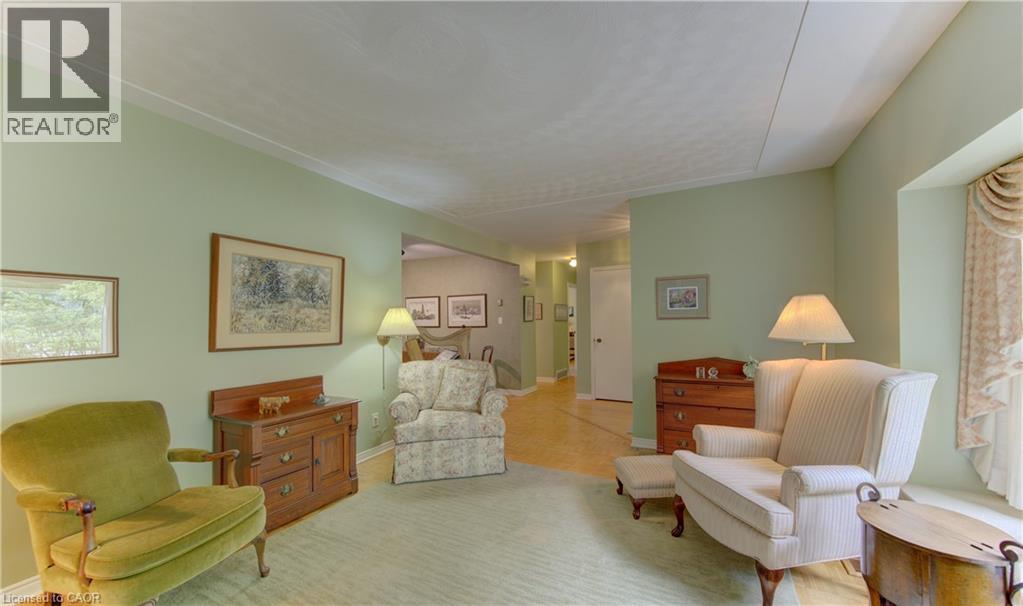 98 LONGWOOD Drive - 10