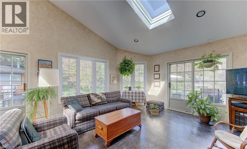 98 LONGWOOD Drive - 26