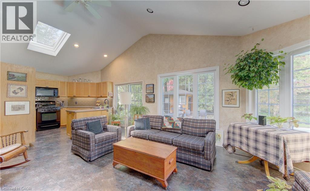98 LONGWOOD Drive - 27