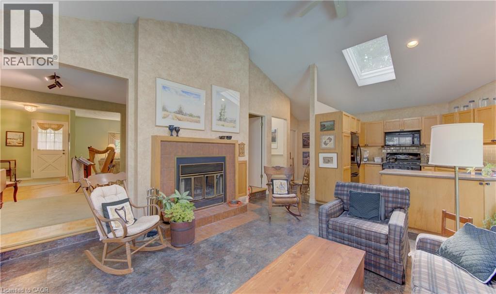 98 LONGWOOD Drive - 34
