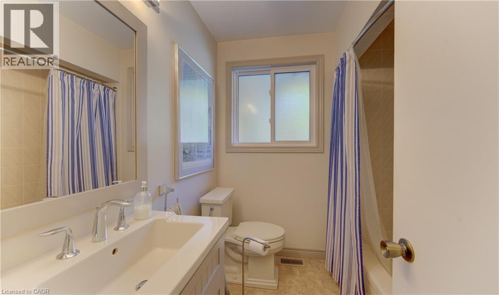 98 LONGWOOD Drive - 35