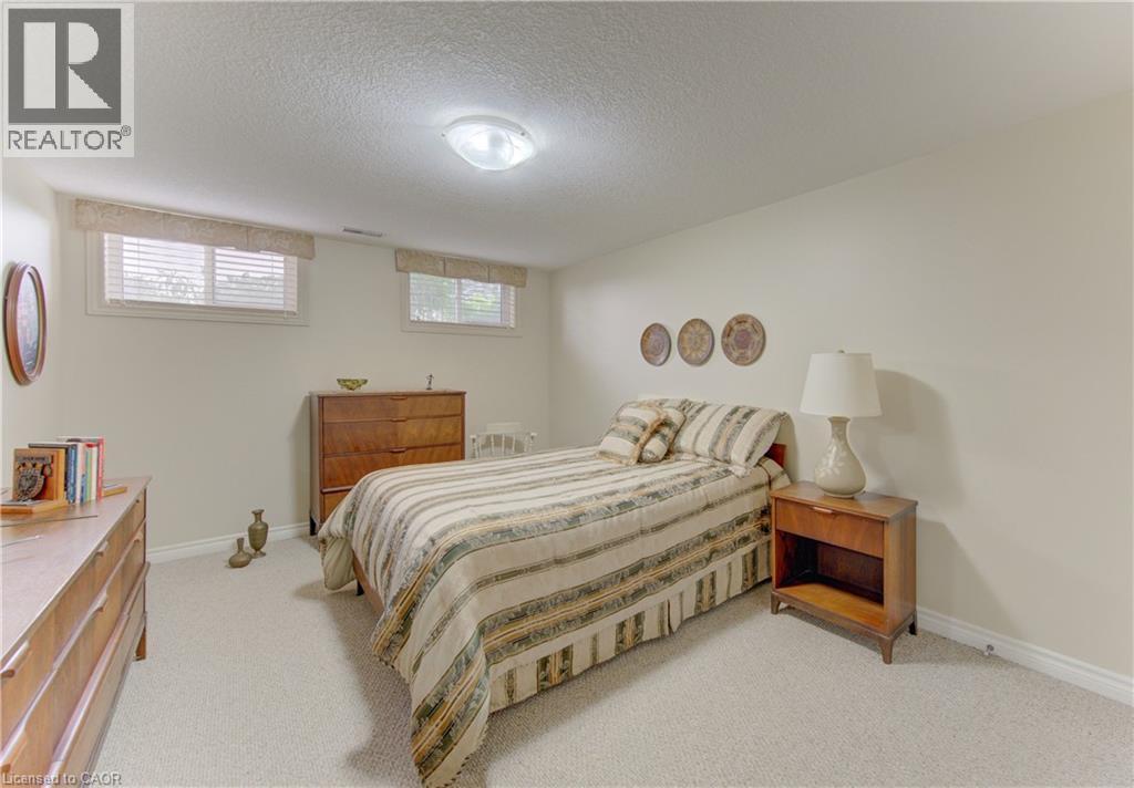 98 LONGWOOD Drive - 37