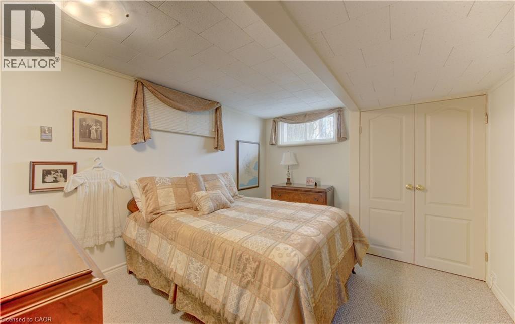 98 LONGWOOD Drive - 39