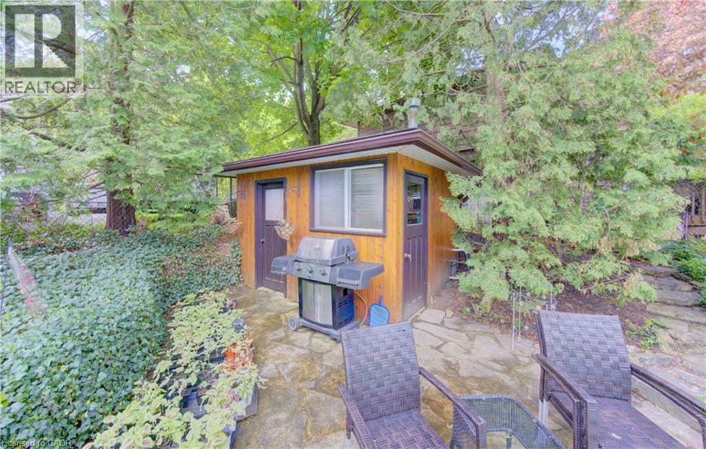 98 LONGWOOD Drive - 43