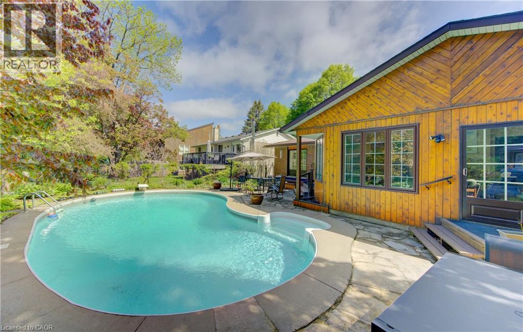 98 LONGWOOD Drive - 44