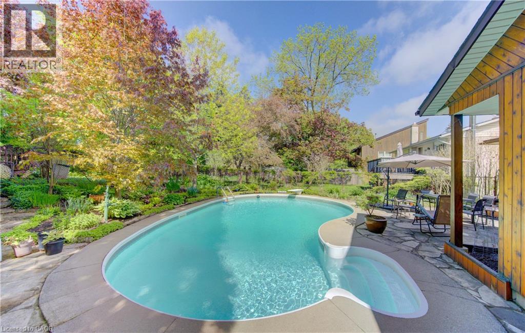 98 LONGWOOD Drive - 45